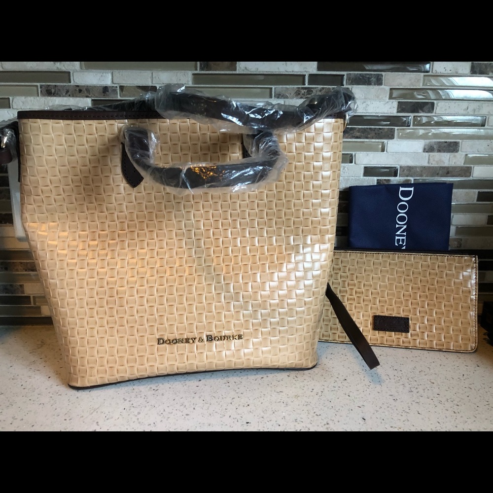 NWT Dooney & Bourke Lilliana Woven Tote & Wristlet